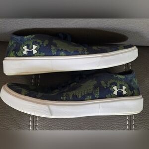 ⭐️Under Armor Kickit Low Running Shoes Size 6 Youth